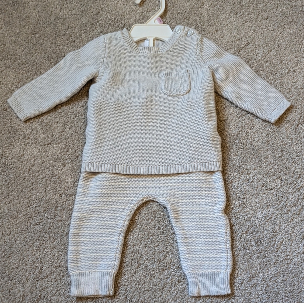 Carter's - Size 9 Months- 2 Piece Outfit